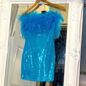 Blue sequence feather strapless dress